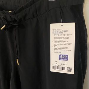 On the Fly Jogger VELVET TRIM